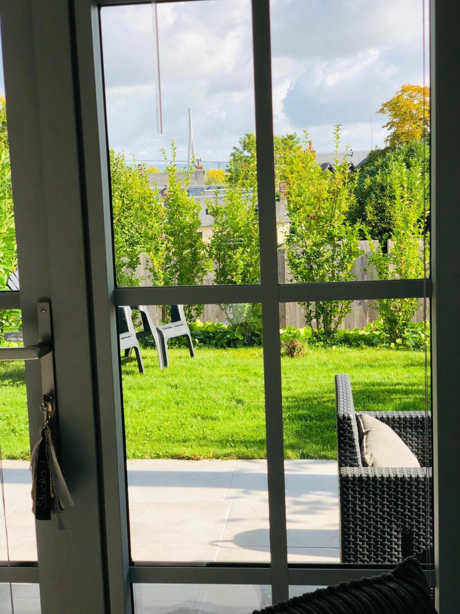 Bel Air Studios-Terrasse Couverte-Jardinet-Vue Pont De Normandie-Parking Prive Honfleur Extérieur photo